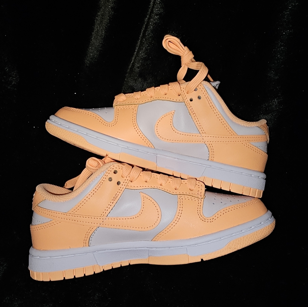 Nike dunk low peach cream